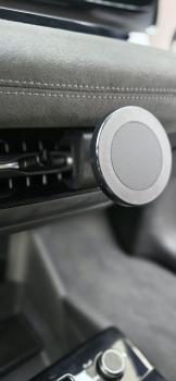 Preview: RS-Mount,fahrzeugspezifischer Handyhalter passend für Audi A6 e-tron und Audi Q6 e-tron ab Baujahr 2024 - Fahrerseite, Made in Germany