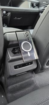 Preview: RS-Mount,fahrzeugspezifischer Handyhalter passend für Audi A6 e-tron & Q6 e-tron ab 2024 - Lüftung hinten, Made in Germany