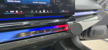 Preview: RS-Mount, fahrzeugspezifischer Handyhalter passend für BMW 5er Modell Baujahr 2025, Made in Germany