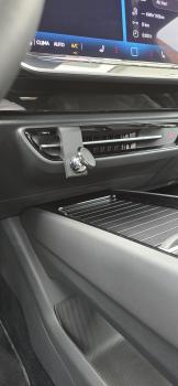 Preview: RS-Mount, fahrzeugspezifischer Handyhalter passend für VW iD7 ab Baujahr 2023, Made in Germany