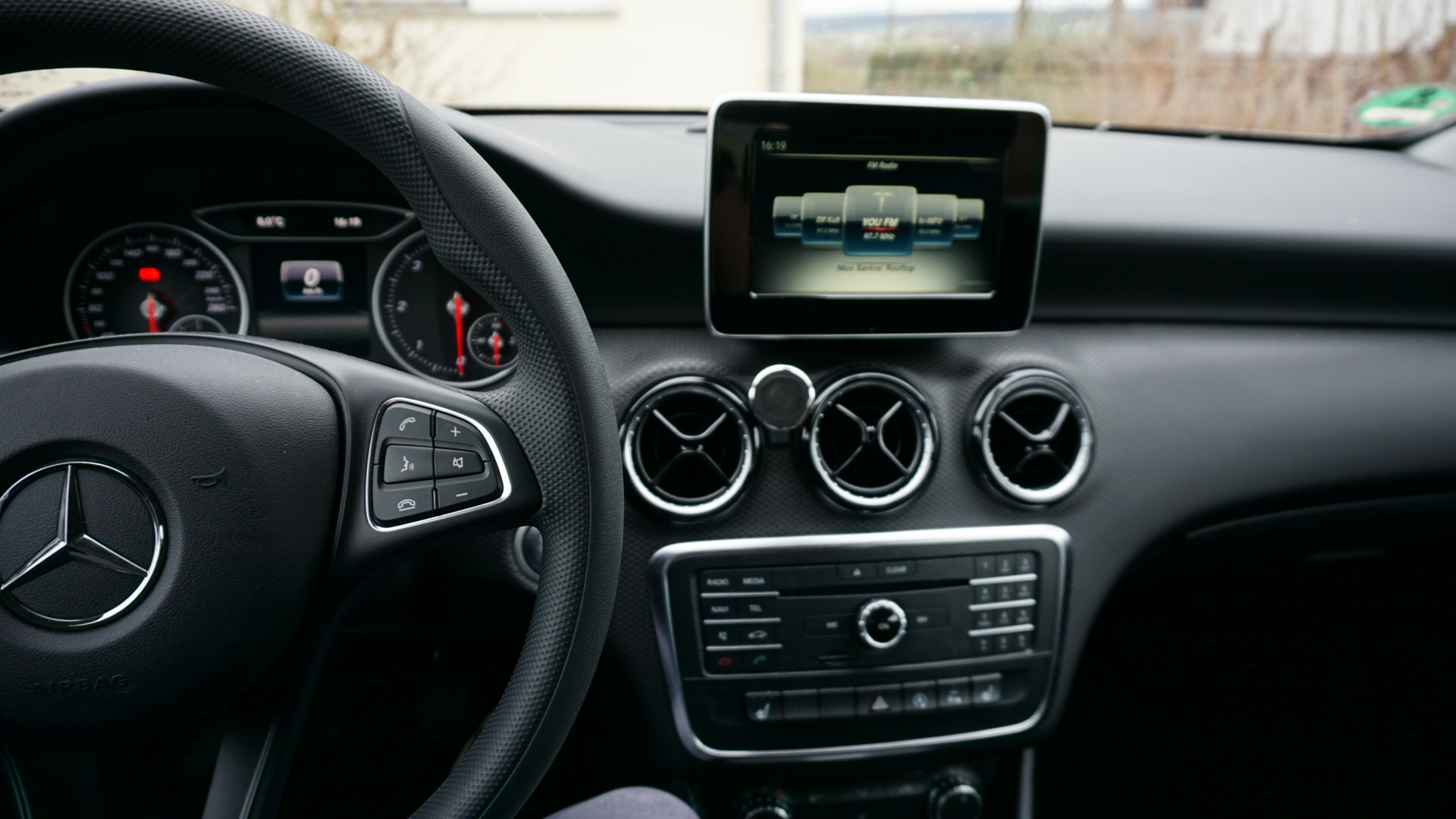 Www Rs Concepts Eu Handyhalter Passend Zu Mercedes A Klasse W176 Made In Germany Inkl Magnethalterung 360 Dreh Schwenkbar