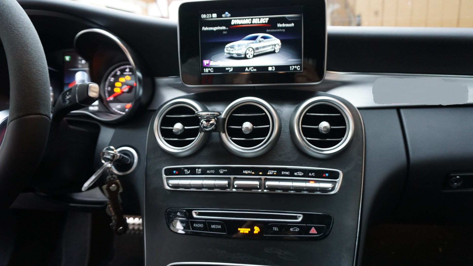 Www Rs Concepts Eu Handyhalter Passend Zu Mercedes Benz C Klasse 205 Ab Bj 14 Made In Germany Inkl Magnethalterung 360 Dreh Schwenkbar