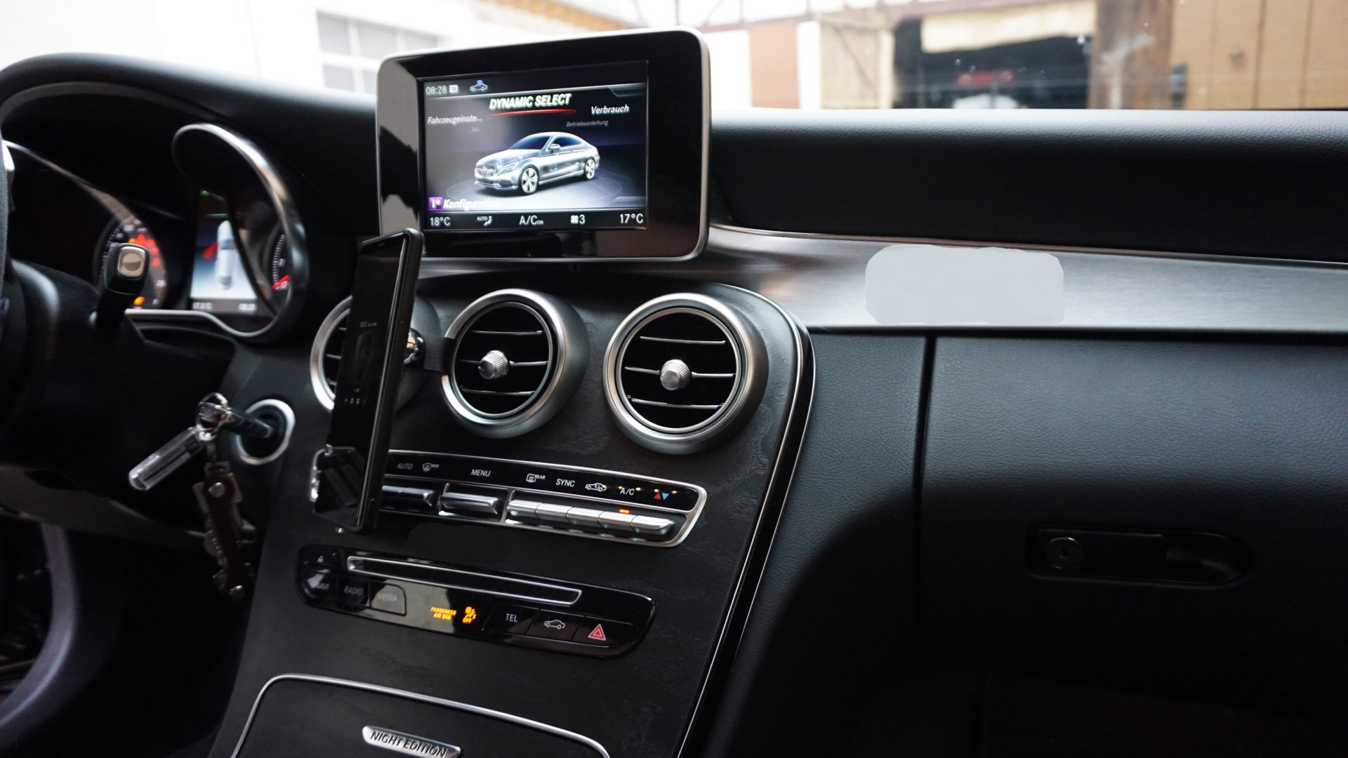 Www Rs Concepts Eu Handyhalter Passend Zu Mercedes Benz C Klasse 205 Ab Bj 14 Made In Germany Inkl Magnethalterung 360 Dreh Schwenkbar