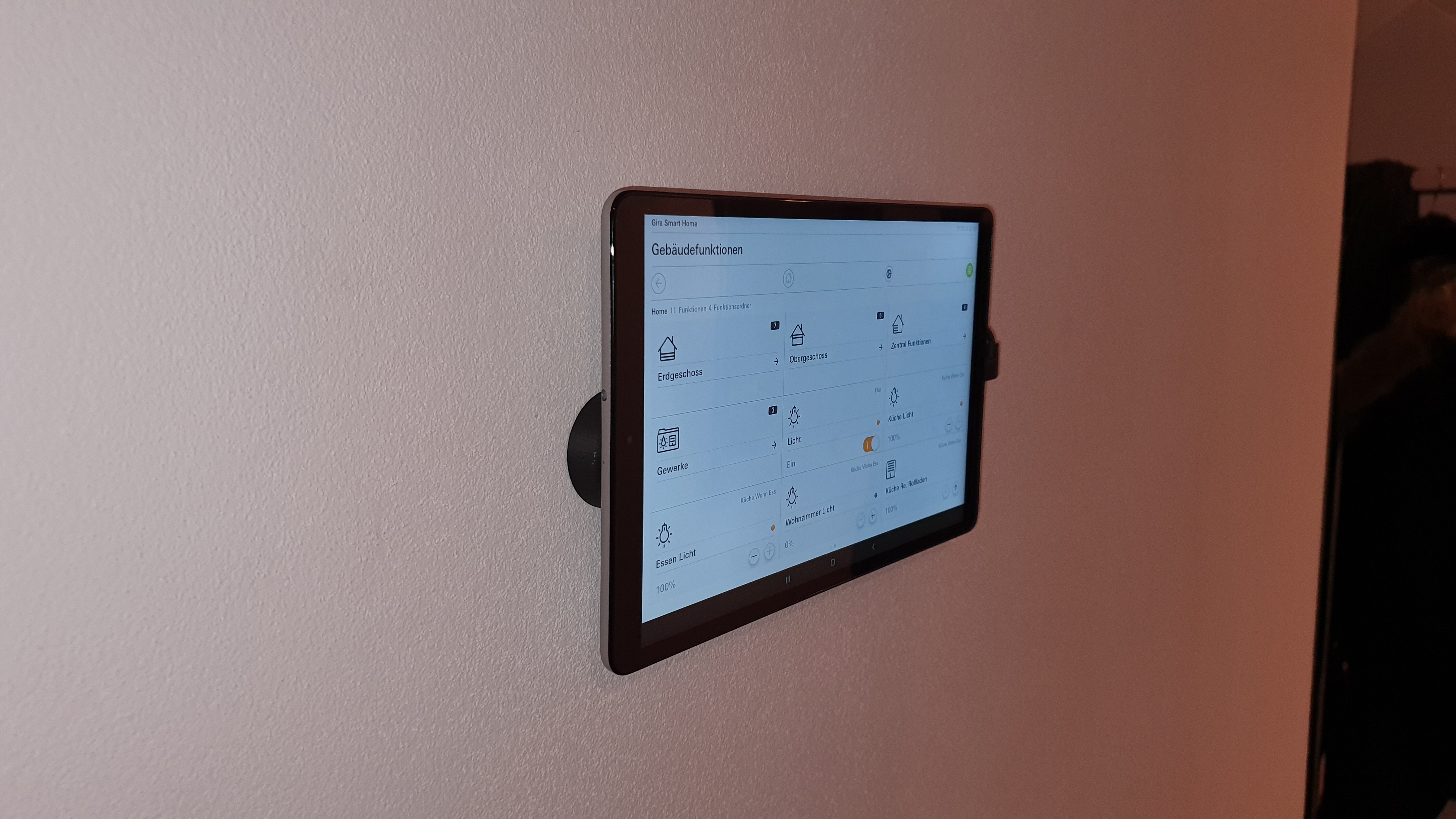 Design Wandhalterung für Tablets aus Buche edle Smarthome Holzhalterung hochwertige Tablethalterung 9,7|2017 Halterung geeignet für iPad 5 - Handgefertigt in Österreich 