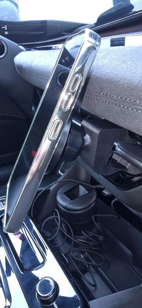 RS-Mount,fahrzeugspezifischer Handyhalter passend für Audi A6 e-tron und Audi Q6 e-tron ab Baujahr 2024 - Fahrerseite, Made in Germany