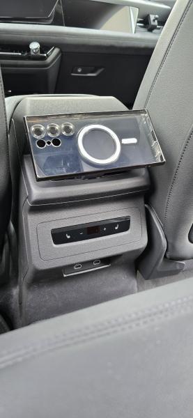 RS-Mount,fahrzeugspezifischer Handyhalter passend für Audi A6 e-tron & Q6 e-tron ab 2024 - Lüftung hinten, Made in Germany