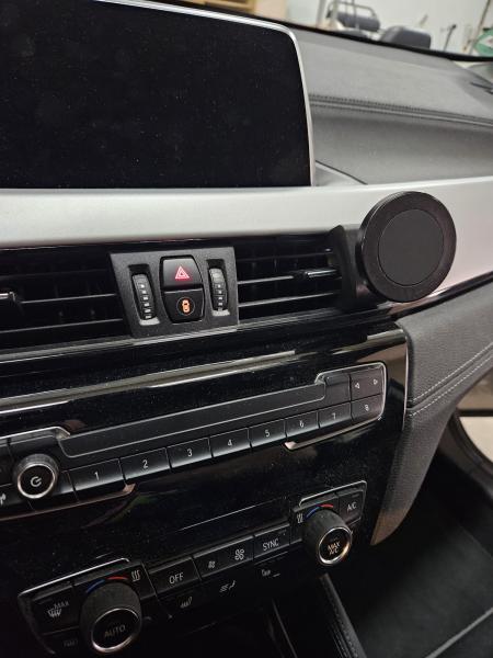 RS-Mount, fahrzeugspezifischer Handyhalter passend für BMW X2 F39 Bj.18-23, Made in Germany